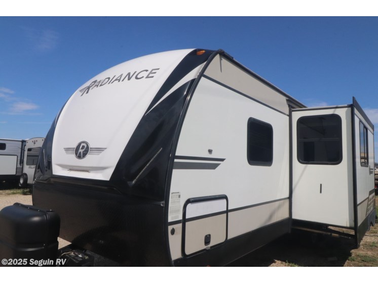 Email now about this 2020 Cruiser RV Radiance 25BH! Used 2020 Cruiser RV Radiance 25BH available in Seguin, Texas
