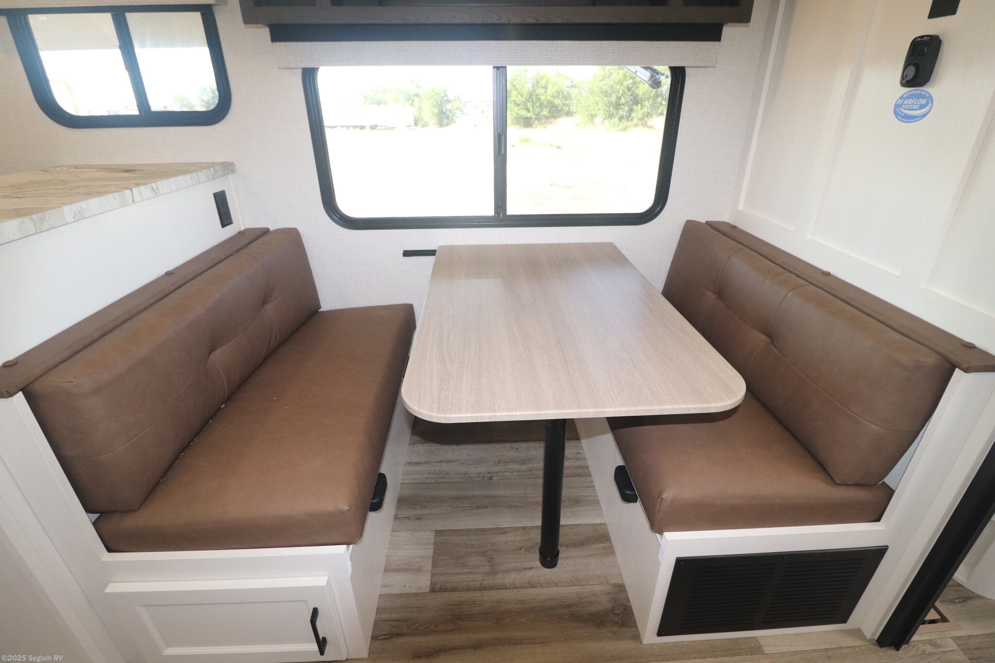 Look again it move both ways