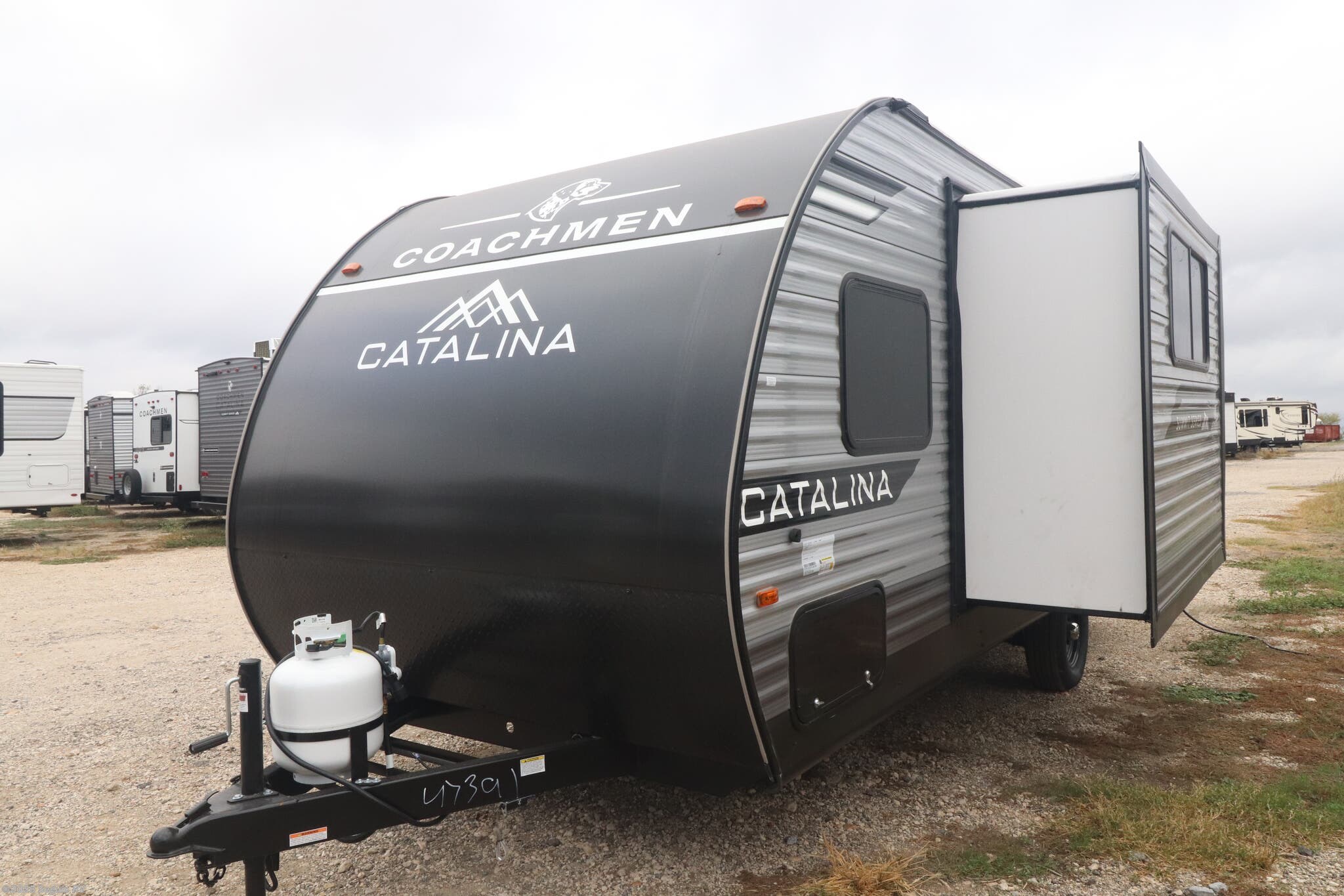 Email now about this 2026 Coachmen Catalina Summit Series 7 184BHSX! New 2026 Coachmen Catalina Summit Series 7 184BHSX available in Seguin, Texas