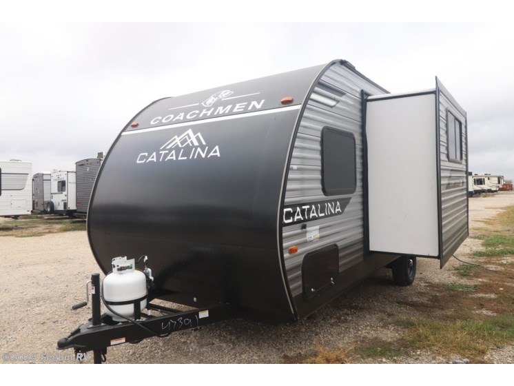 Email now about this 2026 Coachmen Catalina Summit Series 7 184BHSX! New 2026 Coachmen Catalina Summit Series 7 184BHSX available in Seguin, Texas