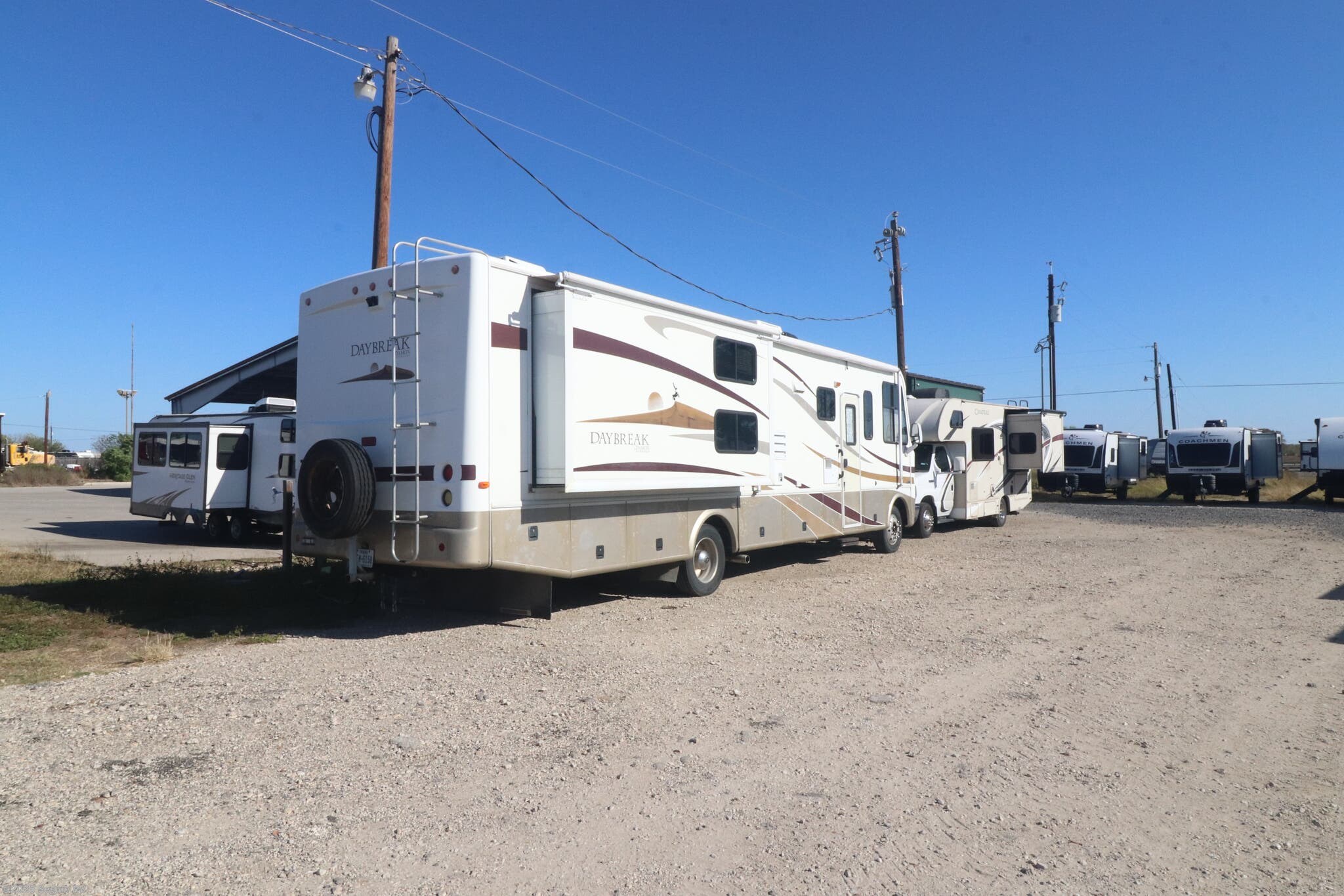 Call now about this 2008 Damon Daybreak 3276! 2008 Damon Daybreak 3276 - Used Class A For Sale by Seguin RV in Seguin, Texas features Slideout, Furnace, Generator, Microwave, TV