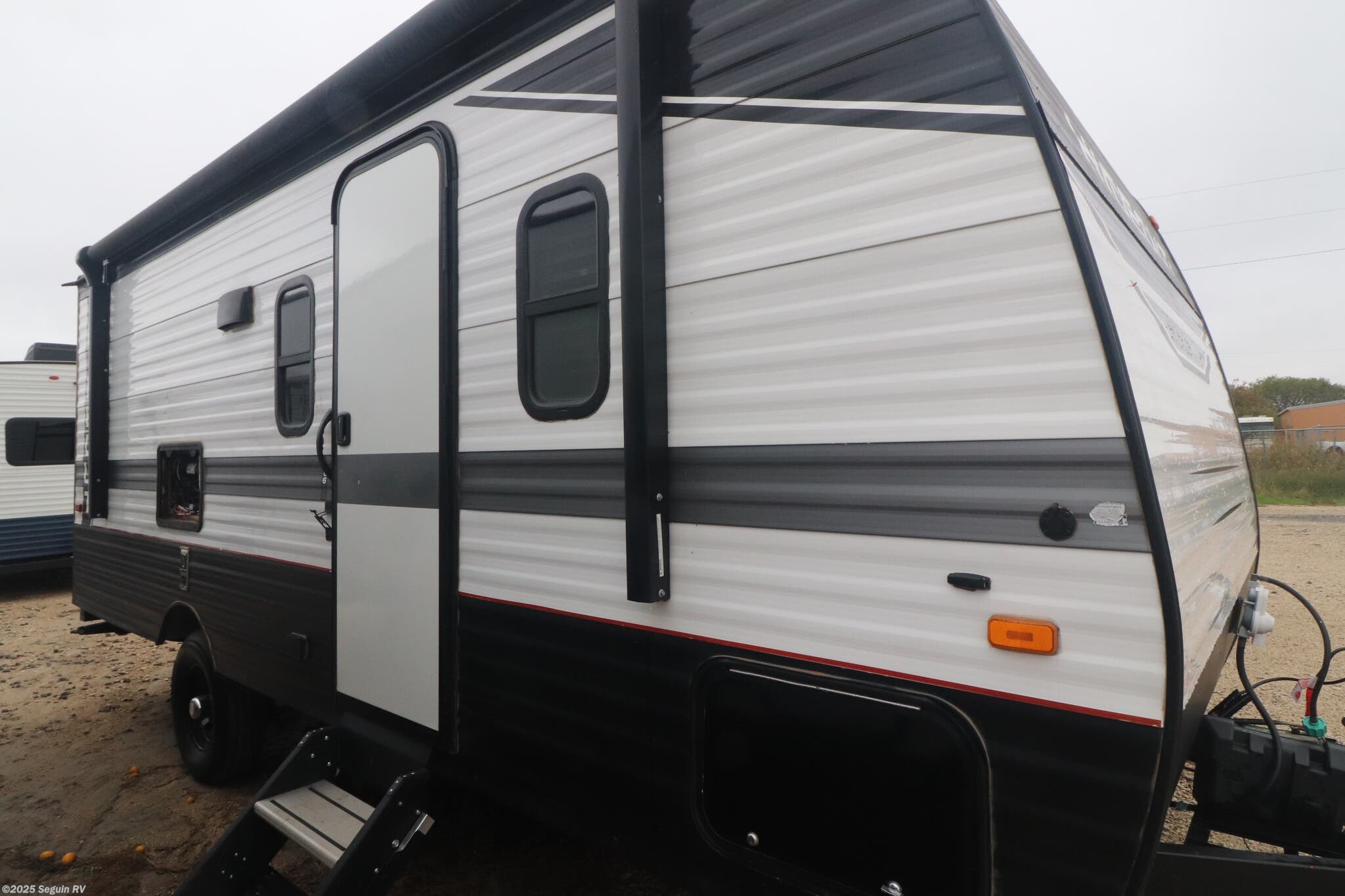 Contact us now about this 2022 Keystone Hideout 186SS! 2022 Hideout 186SS by Keystone from Seguin RV in Seguin, Texas