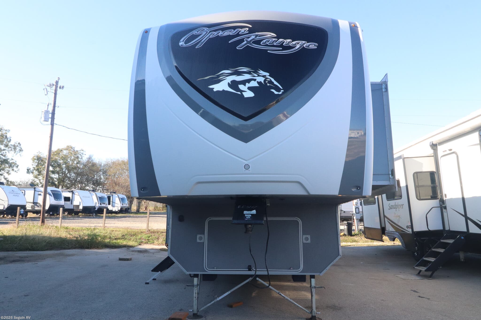 Call now about this 2019 Highland Ridge Open Range 374BHS! 2019 Highland Ridge Open Range 374BHS - Used Fifth Wheel For Sale by Seguin RV in Seguin, Texas features Oven, Bath & 1/2, Water Heater, Shower, Self Contained