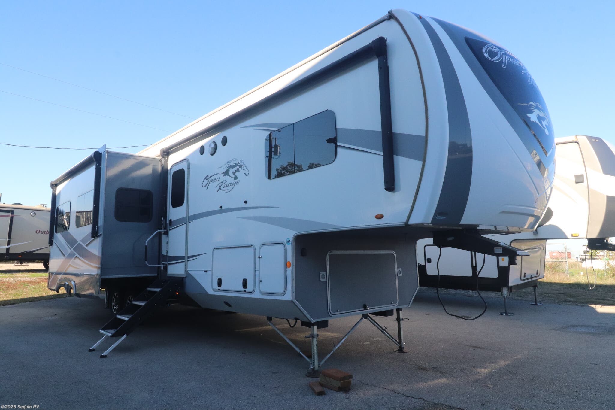 Contact us now about this 2019 Highland Ridge Open Range 374BHS! 2019 Open Range 374BHS by Highland Ridge from Seguin RV in Seguin, Texas