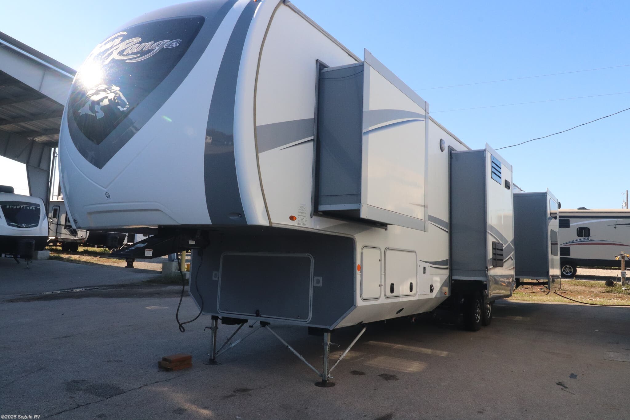 Email now about this 2019 Highland Ridge Open Range 374BHS! Used 2019 Highland Ridge Open Range 374BHS available in Seguin, Texas