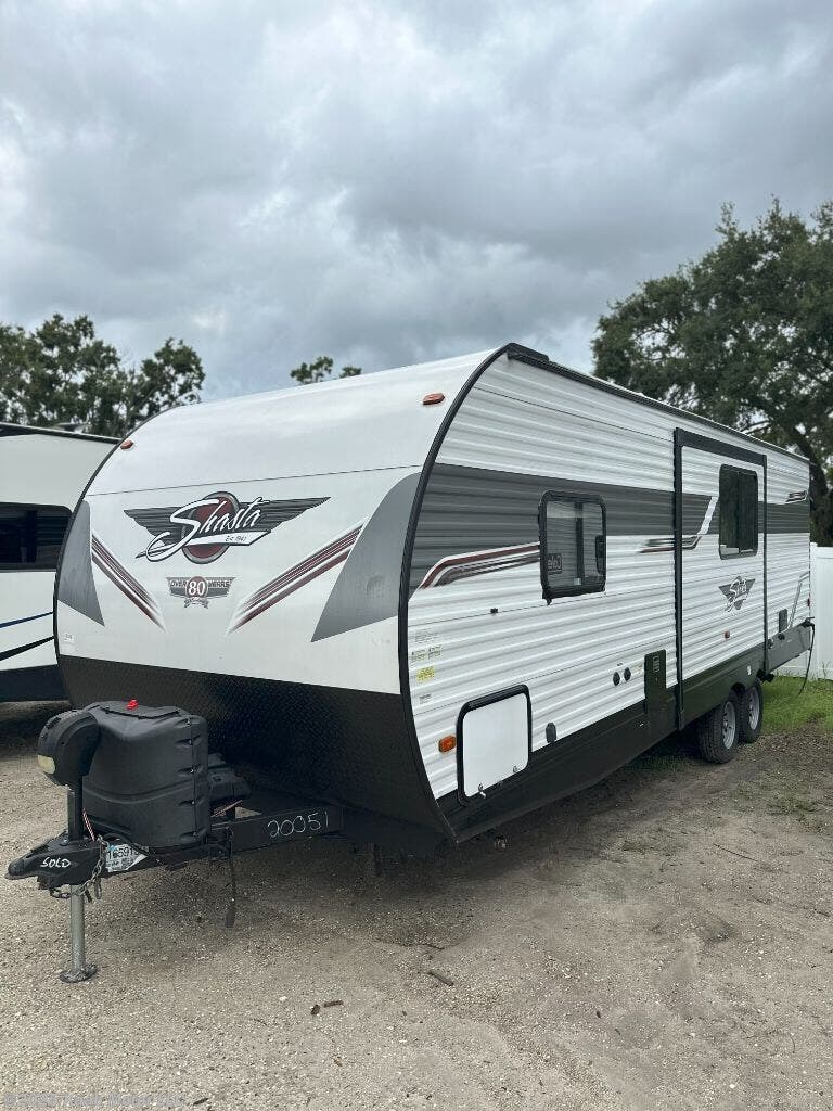 Call now about this 2022 Shasta 25RS! 2022 Shasta 25RS - Used Travel Trailer For Sale by Kaab Motor LLC in Gibsonton, Florida