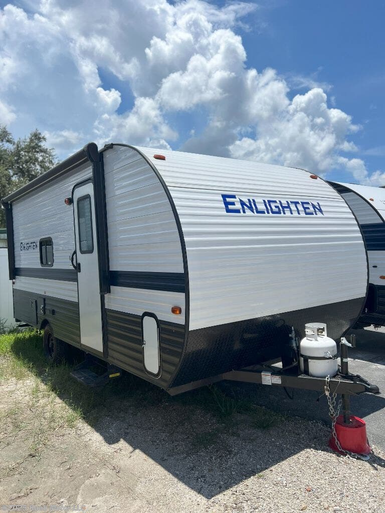 Call now about this 2022 Gulf Stream Enlighten 18BH! 2022 Gulf Stream Enlighten 18BH - Used Travel Trailer For Sale by Kaab Motor LLC in Gibsonton, Florida