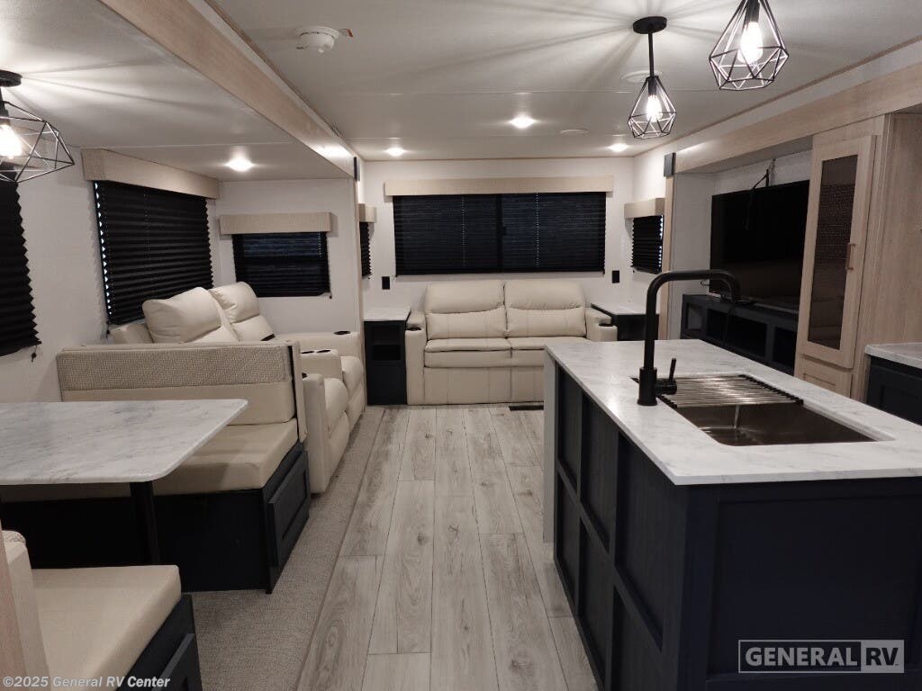 Call now about this 2025 Prime Time Avenger 28REI! 2025 Prime Time Avenger 28REI - New Travel Trailer For Sale by General RV Center in South Weber, Utah