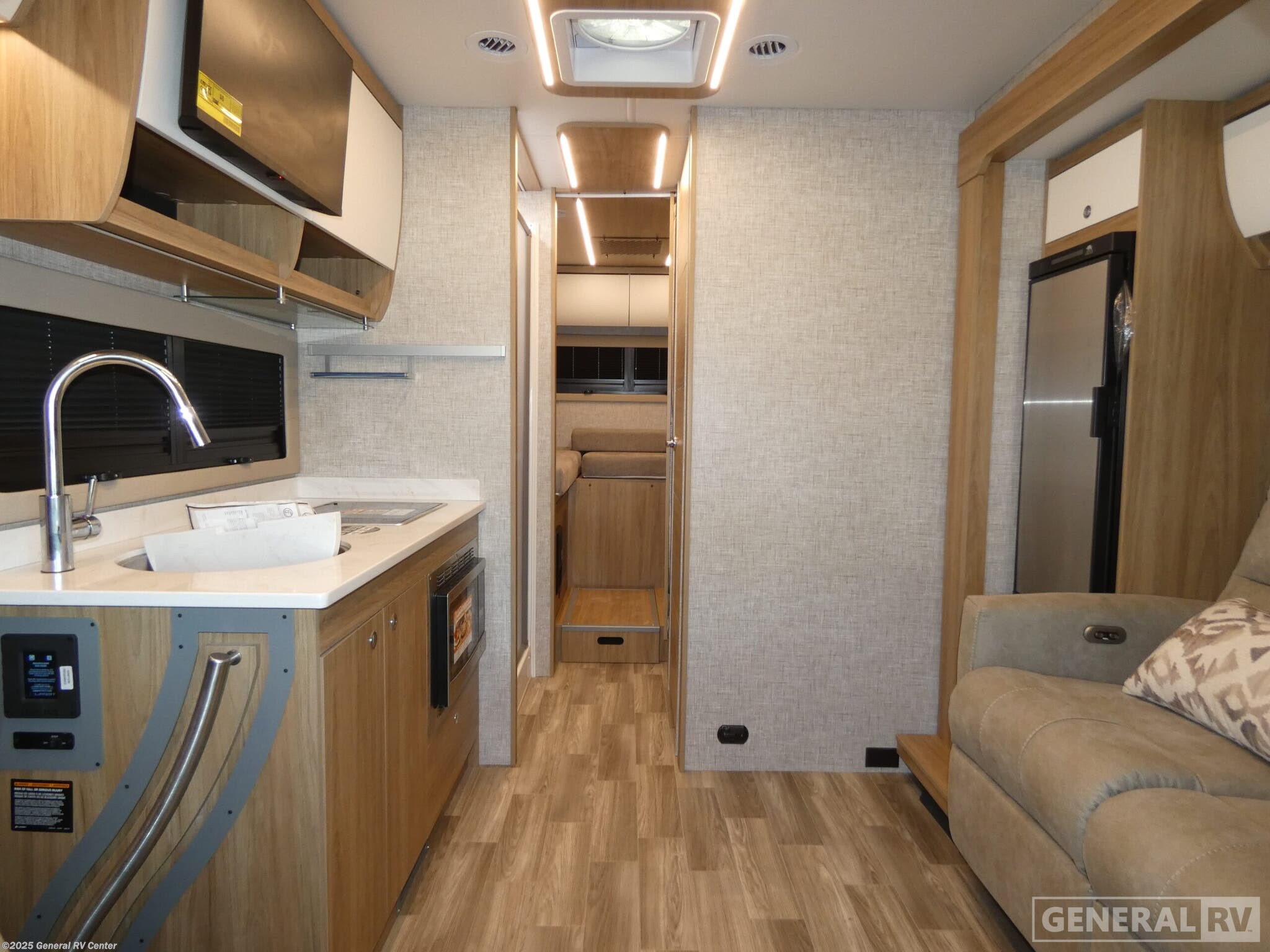 Call now about this 2026 Tiffin Wayfarer 25XLW! 2026 Tiffin Wayfarer 25XLW - New Class C For Sale by General RV Center in South Weber, Utah