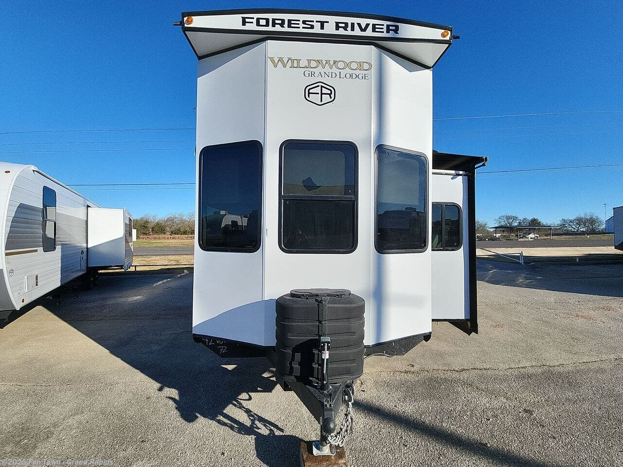 Call now about this 2025 Forest River Wildwood Grand Lodge 42VERANDA! 2025 Forest River Wildwood Grand Lodge 42VERANDA - New Destination Trailer For Sale by Fun Town - Grand Rapids in Rockford, Michigan