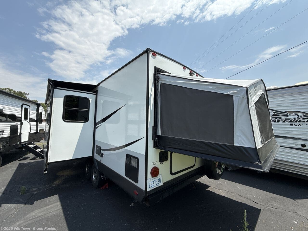 Call now about this 2021 Forest River Rockwood Roo 23IKSS! 2021 Forest River Rockwood Roo 23IKSS - Used Expandable Trailer For Sale by Fun Town - Grand Rapids in Rockford, Michigan
