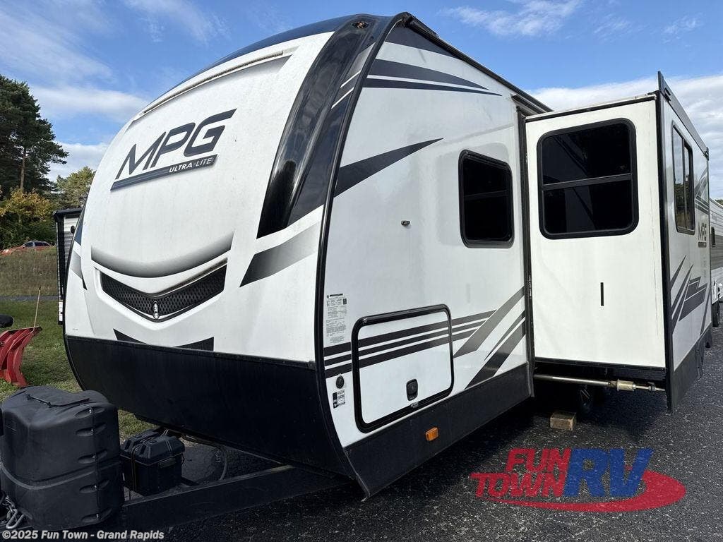 Contact us now about this 2022 Cruiser RV MPG 2100RB! 2022 MPG 2100RB by Cruiser RV from Fun Town - Grand Rapids in Rockford, Michigan