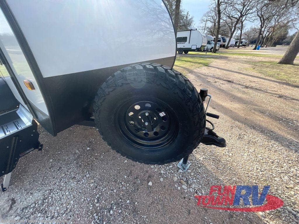 Call now about this 2025 Gulf Stream Yellowstone Trail Edition 109OK! 2025 Gulf Stream Yellowstone Trail Edition 109OK - New Travel Trailer For Sale by Fun Town - Grand Rapids in Rockford, Michigan