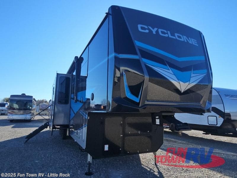 Email now about this 2025 Heartland Cyclone 4006! New 2025 Heartland Cyclone 4006 available in Little Rock, Arkansas