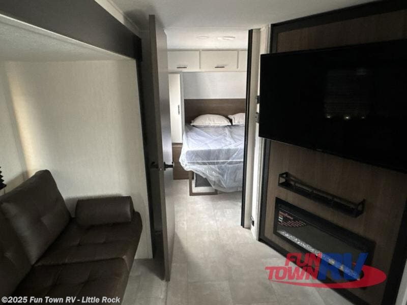 Call now about this 2026 Prime Time Tracer 295DB! 2026 Prime Time Tracer 295DB - New Travel Trailer For Sale by Fun Town RV - Little Rock in Little Rock, Arkansas