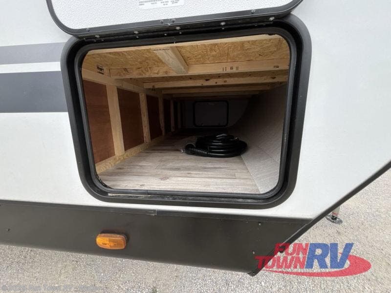 Call now about this 2025 Gulf Stream Yellowstone Ranch Edition 29RKS! 2025 Gulf Stream Yellowstone Ranch Edition 29RKS - New Travel Trailer For Sale by Fun Town RV - Waller in Waller, Texas