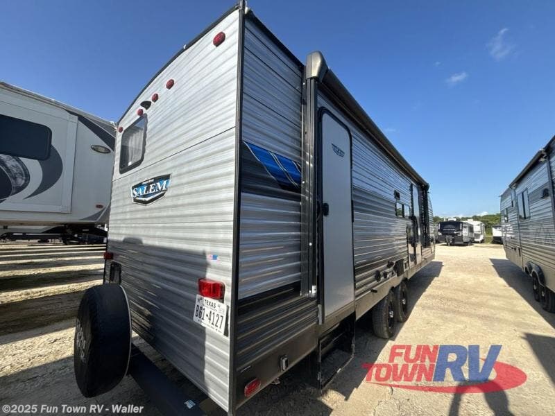 Used 2022 Forest River Salem 26DBUD available in Waller, Texas