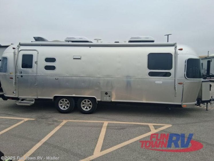 Email now about this 2022 Airstream Flying Cloud 27FB! Used 2022 Airstream Flying Cloud 27FB available in Waller, Texas