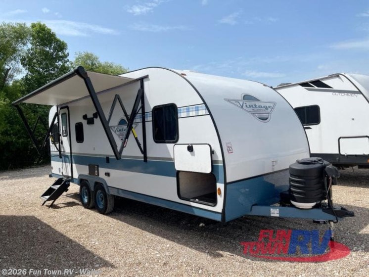 Email now about this 2025 Gulf Stream Yellowstone Vintage 19CSK! New 2025 Gulf Stream Yellowstone Vintage 19CSK available in Waller, Texas