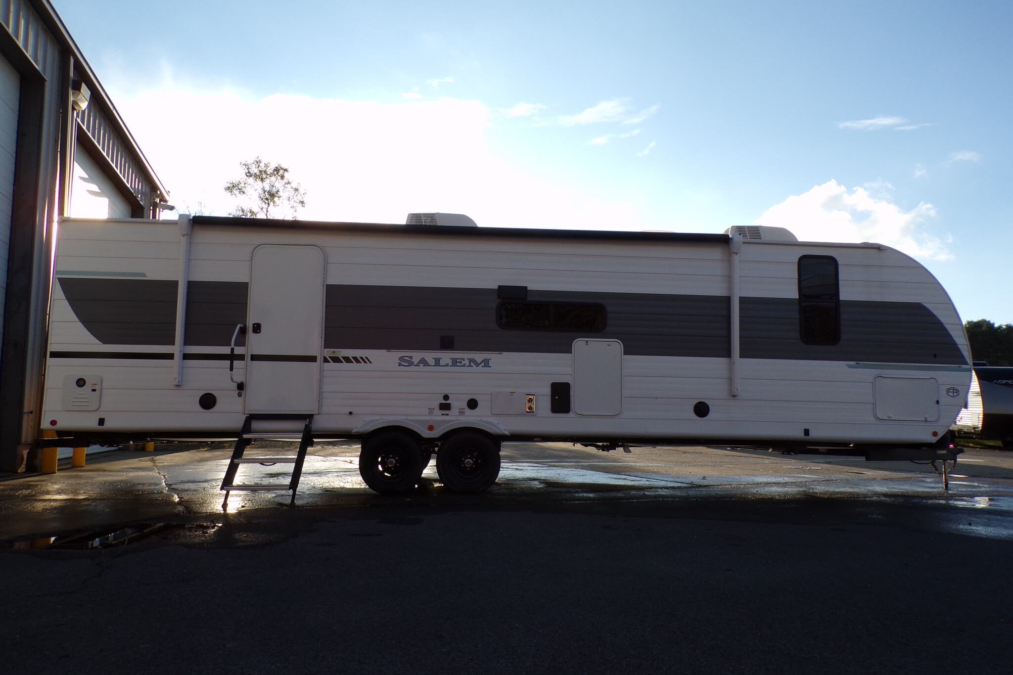 Call now about this 2026 Forest River Salem 29BDB! 2026 Forest River Salem 29BDB - New Travel Trailer For Sale by Hometown RV LLC in Brockway, Pennsylvania features Power Stabilizer Jacks, Stove Top Burner, Air Conditioning, TV, Bath & 1/2