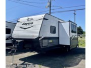 Call now about this 2022 Jayco Jay Flight Jay Flight SLX 8! 2022 Jayco Jay Flight Jay Flight SLX 8 - Used Travel Trailer For Sale by For Sale By Owner in Paris, Texas features Exterior Speakers, Air Conditioning, Stove Top Burner, Power Awning, Water Heater
