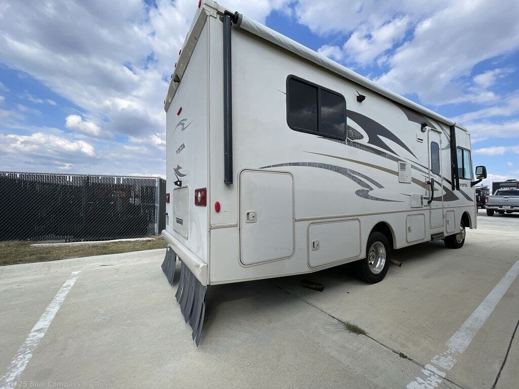 Contact us now about this 2015 Winnebago Vista 26HE! 2015 Vista 26HE by Winnebago from Blue Compass RV Austin in Buda, Texas
