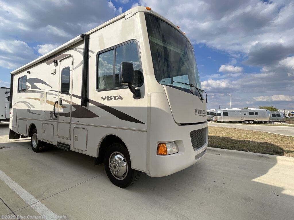 Used 2015 Winnebago Vista 26HE available in Buda, Texas