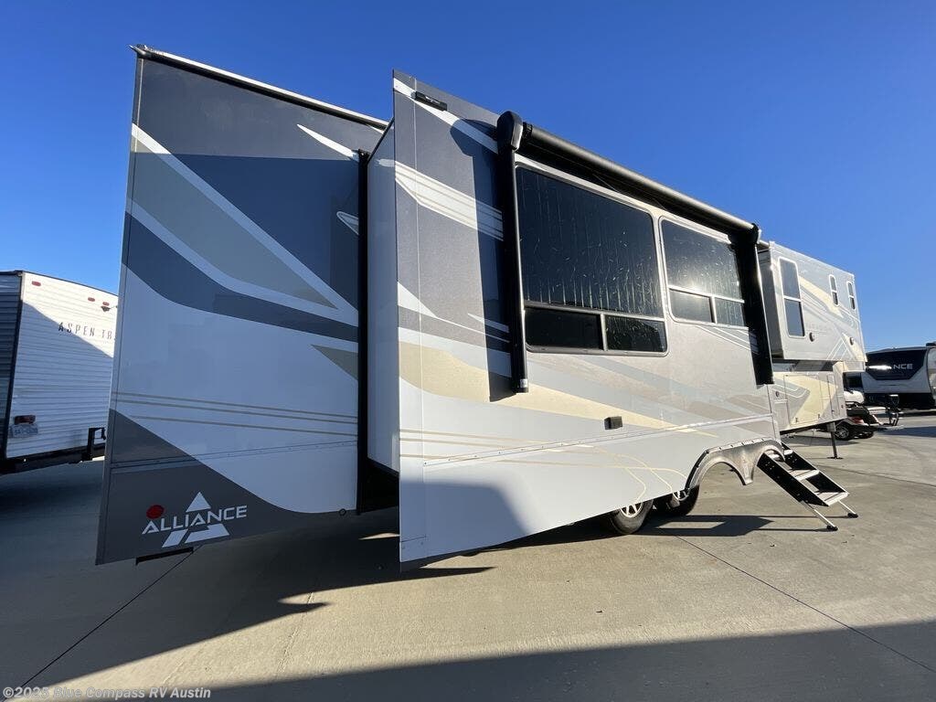 Contact us now about this 2023 Alliance RV Paradigm 382RK! 2023 Paradigm 382RK by Alliance RV from Blue Compass RV Austin in Buda, Texas