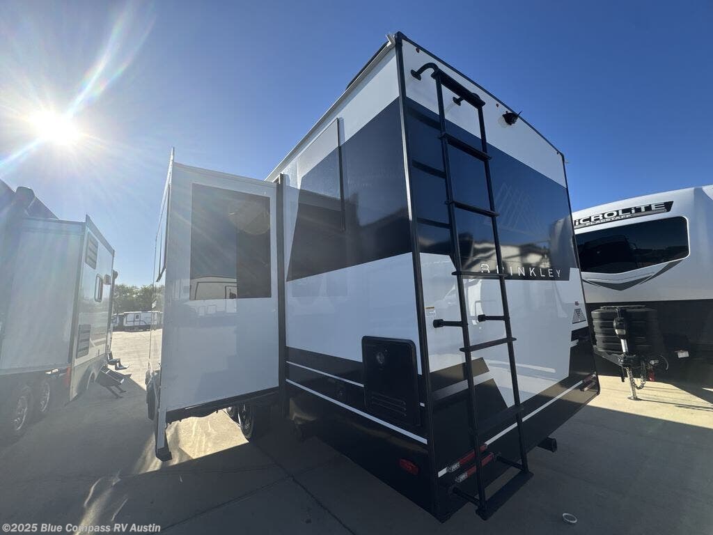 Call now about this 2025 Brinkley RV Model I 265! 2025 Brinkley RV Model I 265 - Used Travel Trailer For Sale by Blue Compass RV Austin in Buda, Texas