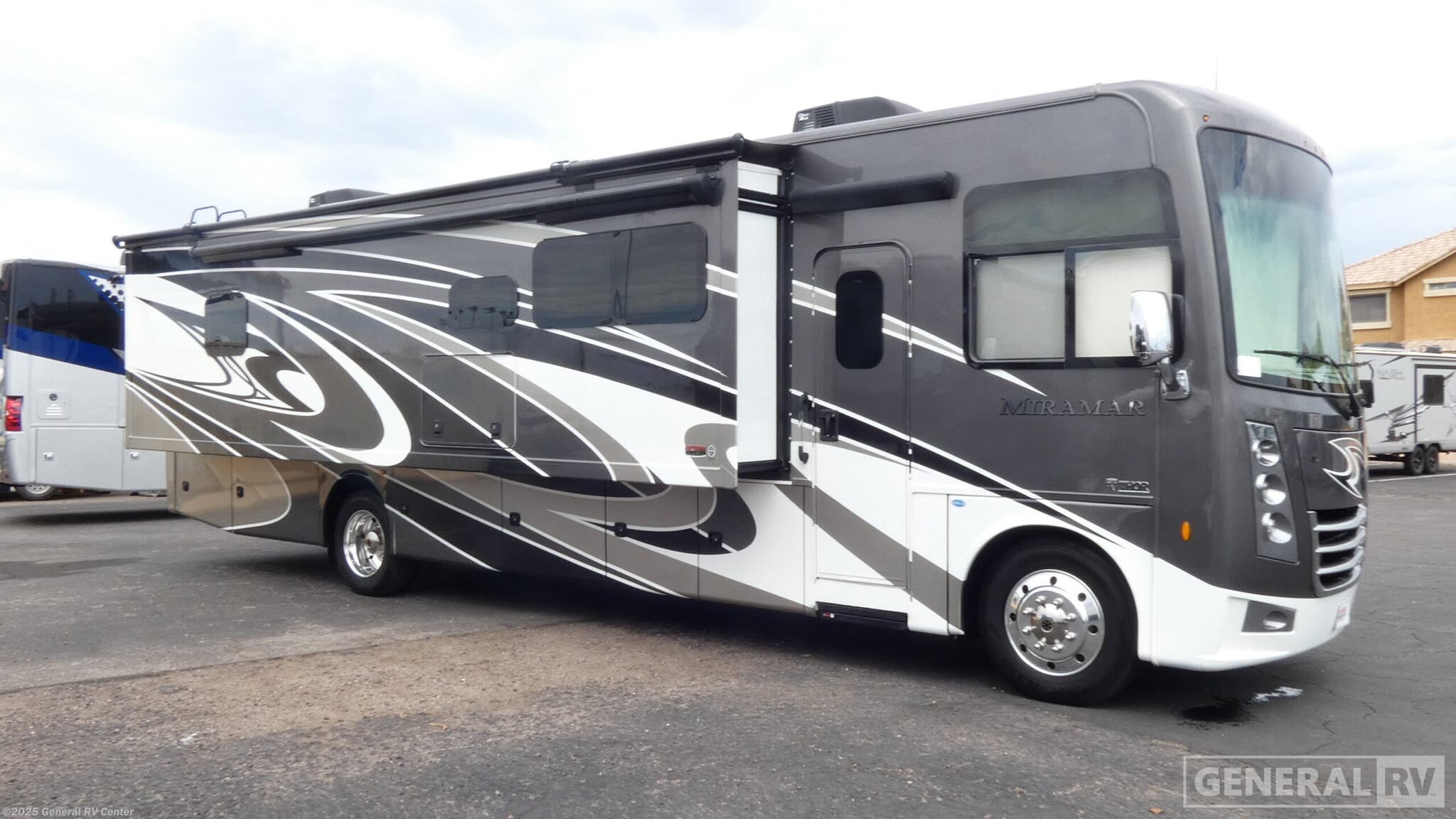 Email now about this 2021 Thor Motor Coach Miramar 35.2-2SL! Used 2021 Thor Motor Coach Miramar 35.2-2SL available in Mesa, Arizona