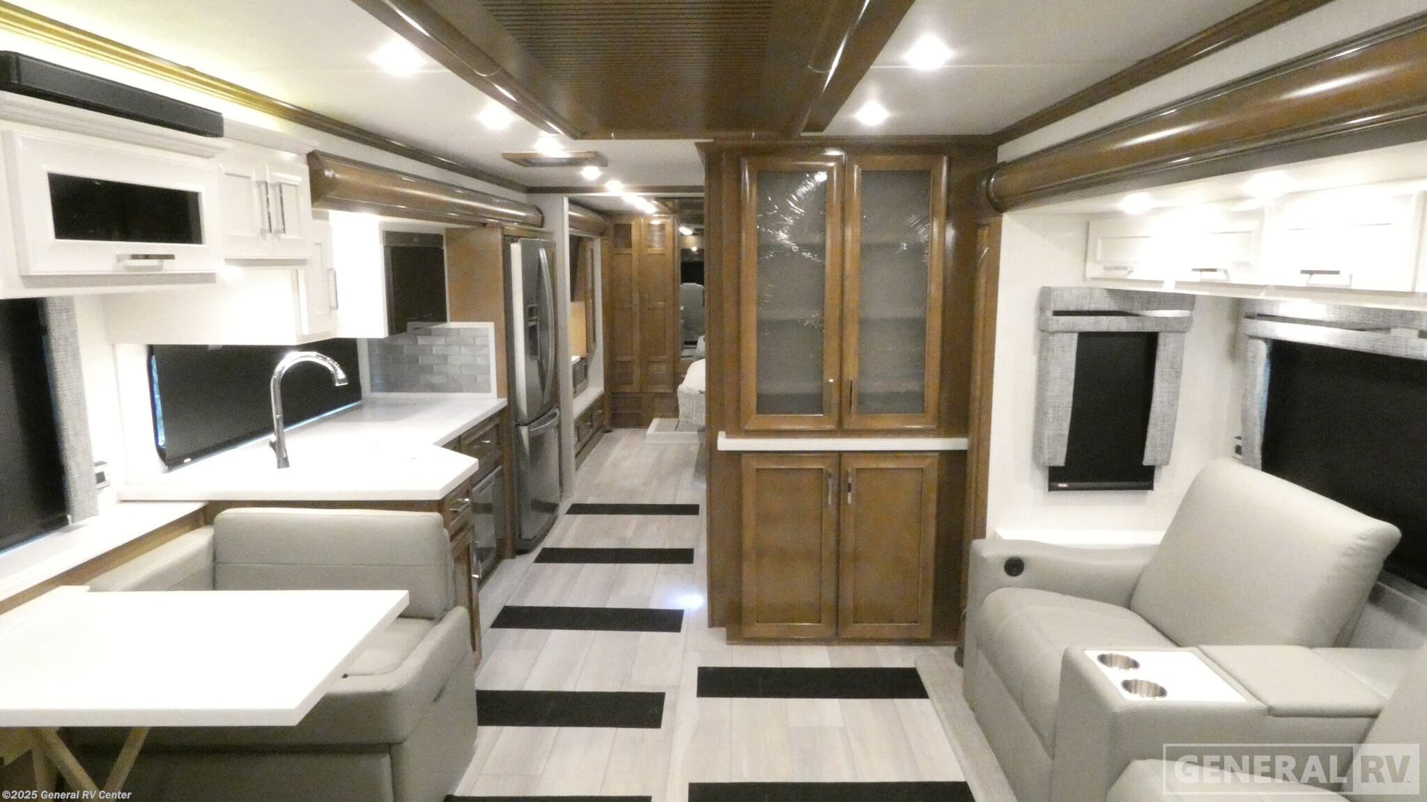 Call now about this 2026 Newmar Ventana 3512! 2026 Newmar Ventana 3512 - New Class A For Sale by General RV Center in Mesa, Arizona