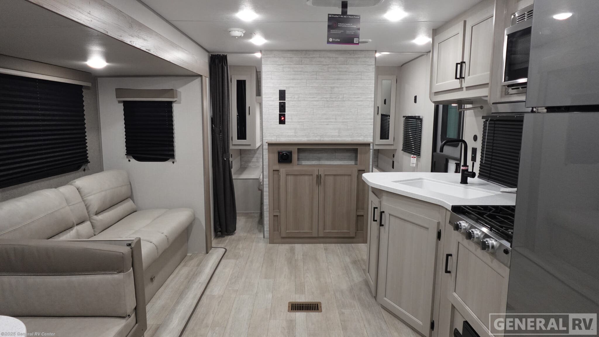 New 2026 Coachmen Catalina Summit Series 8 261BHS available in Mesa, Arizona