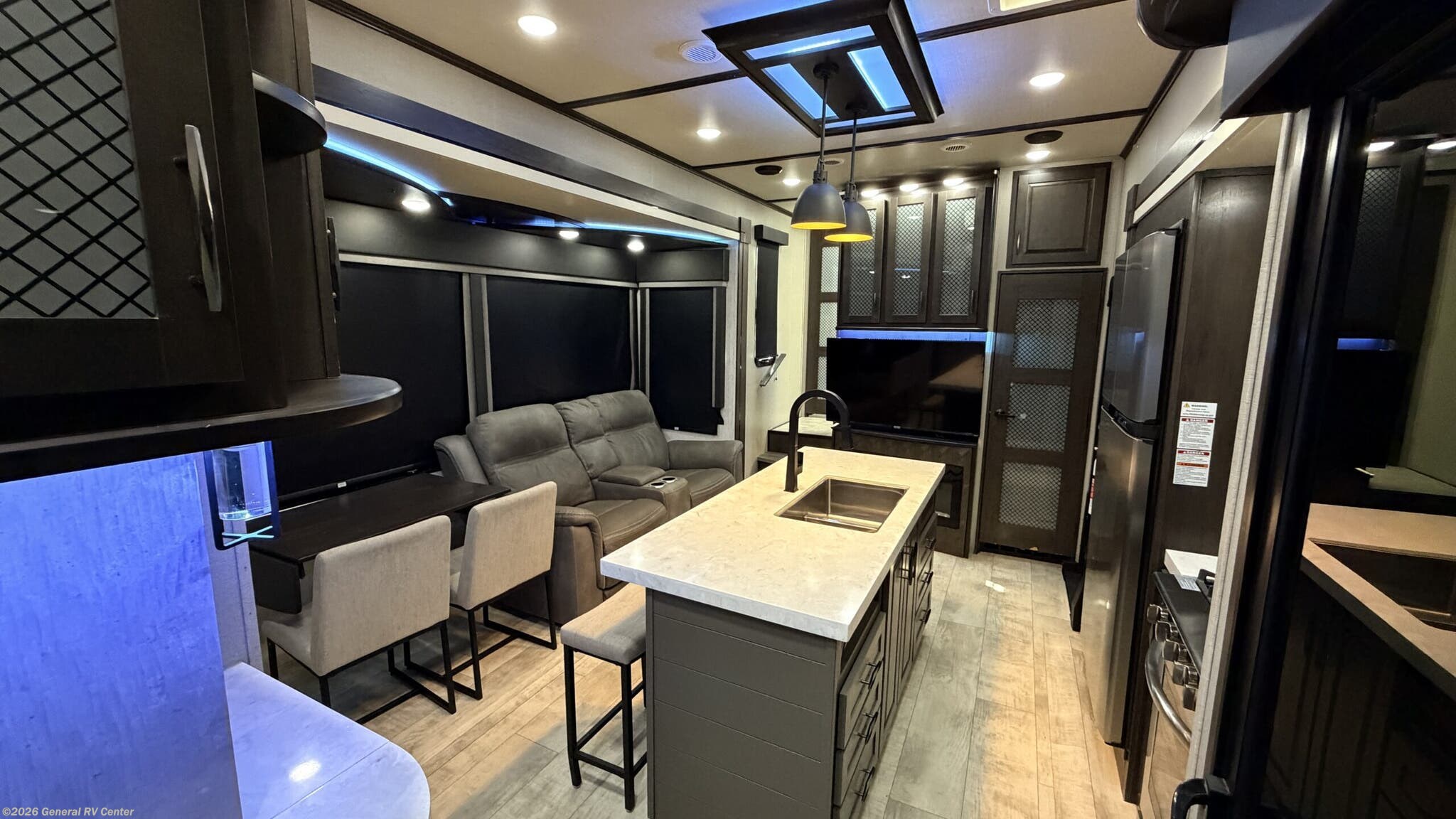 Used 2022 Grand Design Momentum 399TH available in Mesa, Arizona