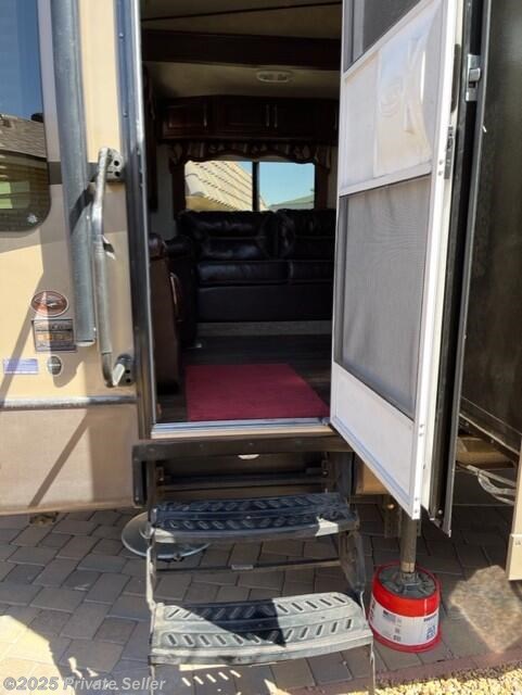 Email now about this 2015 Keystone Cougar 280RLS! Entrance
