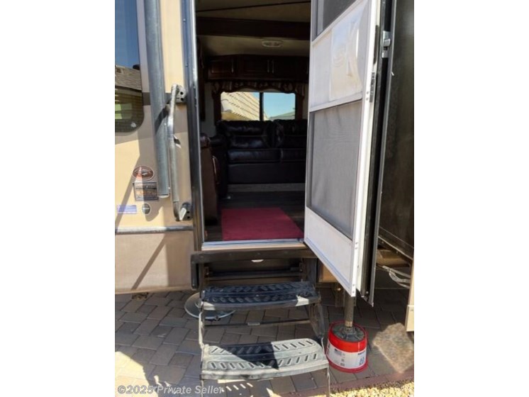 Email now about this 2015 Keystone Cougar 280RLS! Entrance
