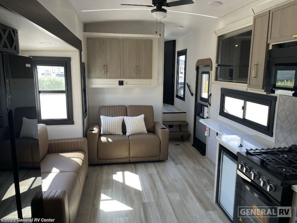 New 2025 Forest River SALEM-HEM 328BH available in Longmont, Colorado