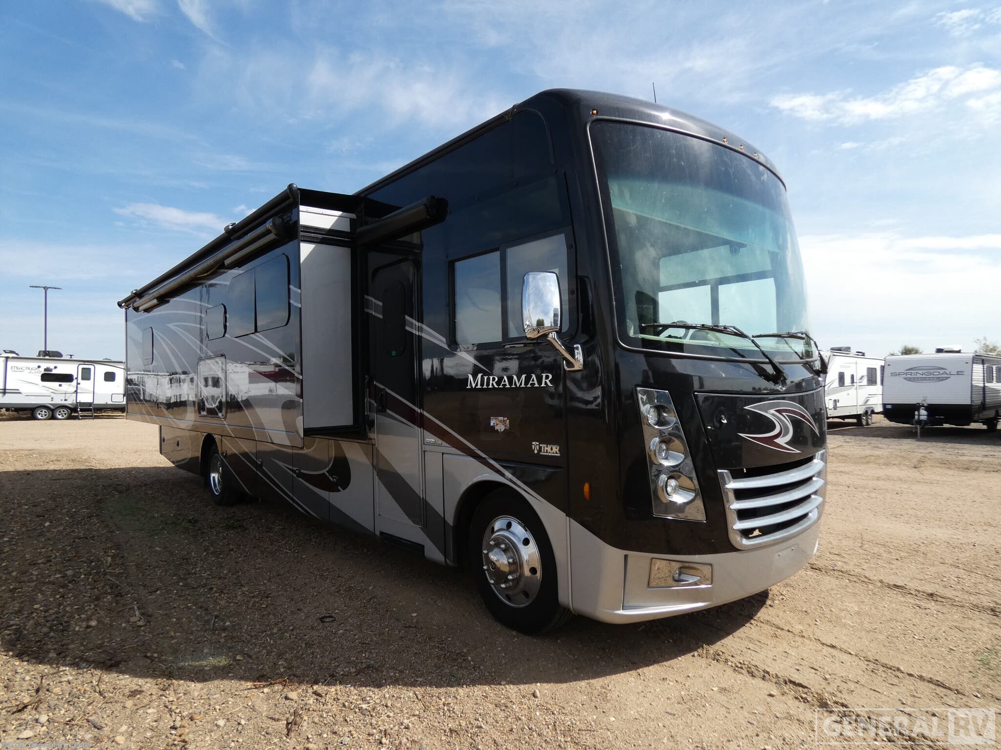Email now about this 2021 Thor Motor Coach Miramar 35.2-2SL! Used 2021 Thor Motor Coach Miramar 35.2-2SL available in Longmont, Colorado