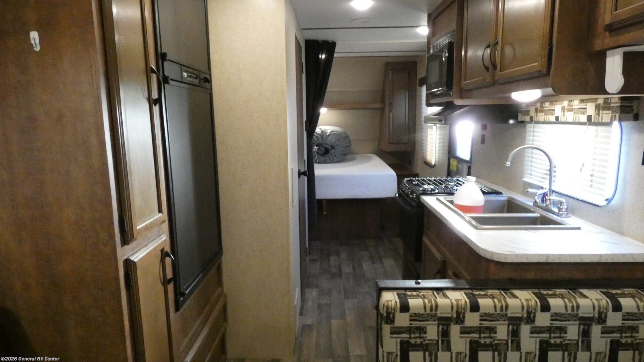 Used 2018 Starcraft Autumn Ridge Outfitter 21FB available in Longmont, Colorado