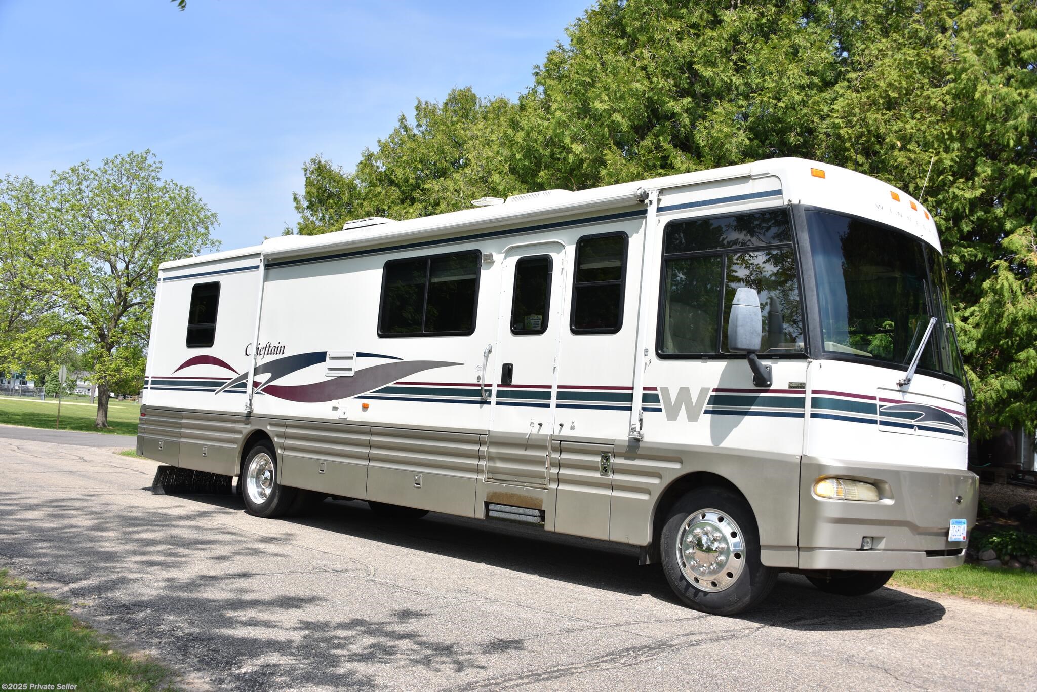 Call now about this 2000 Winnebago Chieftain Rear bedroom with full queen bed. One slide out.! 2000 Winnebago Chieftain Rear bedroom with full queen bed. One slide out. - Used Class A For Sale by For Sale By Owner in Morristown, Minnesota features Stove, Pantry, Oven, LP Detector, Slideout