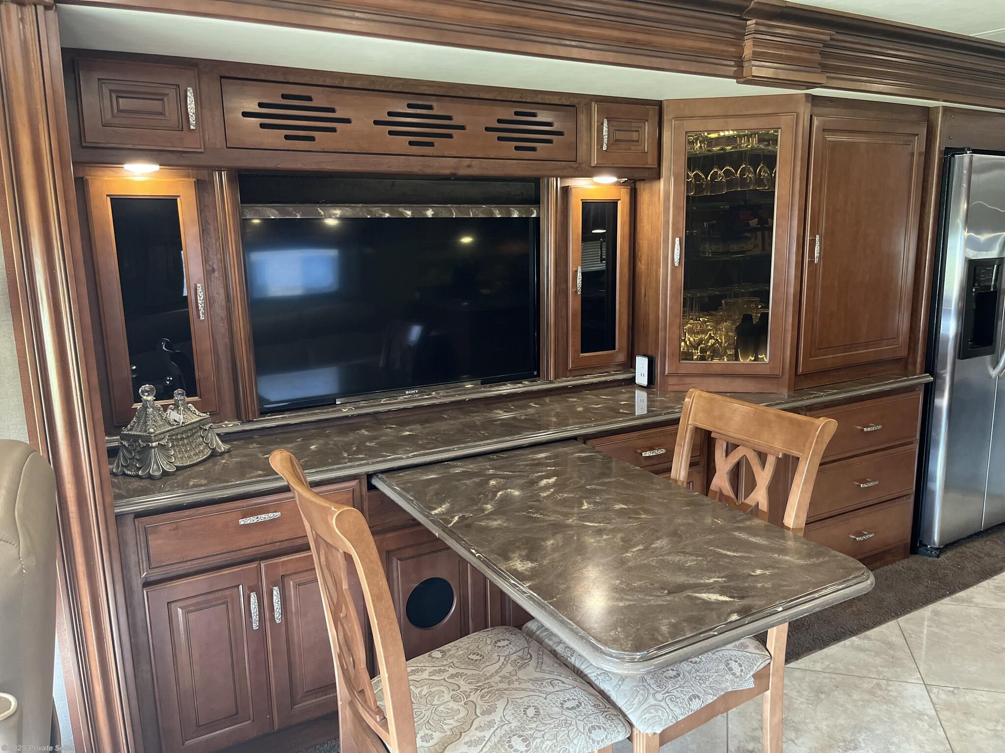 Contact us now about this 2014 Fleetwood Discovery 40E! 2014 Discovery 40E by Fleetwood from For Sale By Owner in Orange, Texas