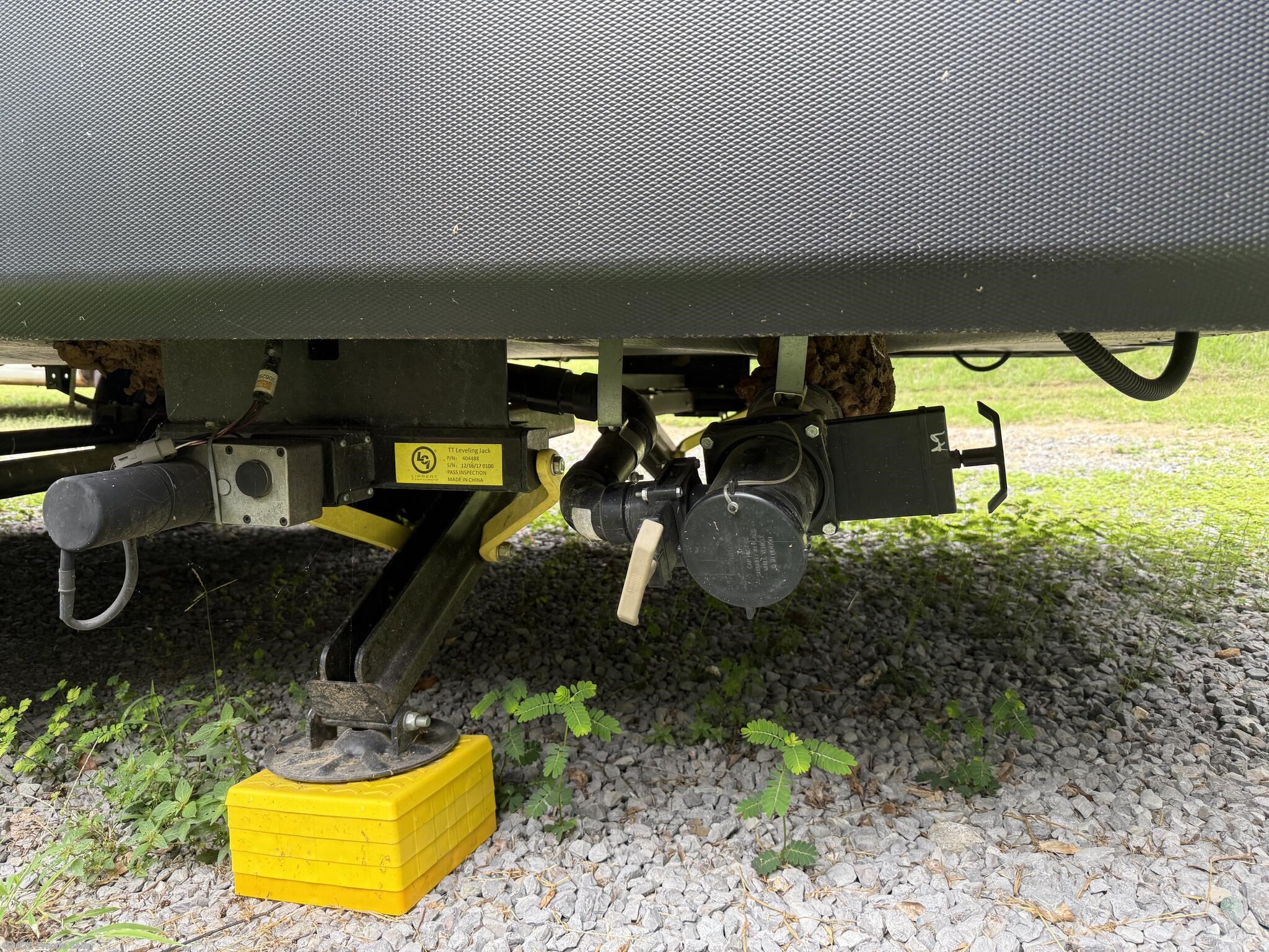 Email now about this 2018 Dutchmen Aerolite 2573BH! Used 2018 Dutchmen Aerolite 2573BH available in Ooltewah, Tennessee