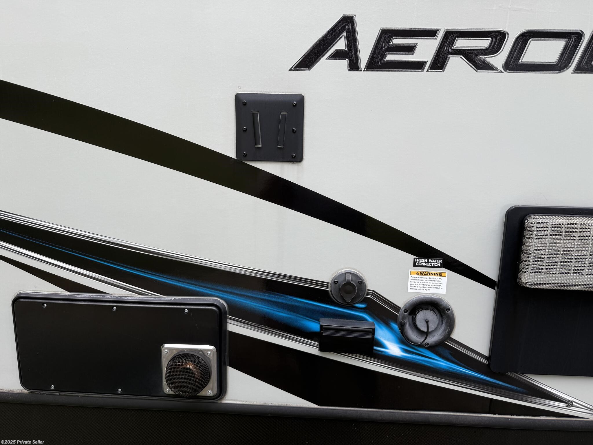 Call now about this 2018 Dutchmen Aerolite 2573BH! 2018 Dutchmen Aerolite 2573BH - Used Travel Trailer For Sale by For Sale By Owner in Ooltewah, Tennessee features Medicine Cabinet, Water Heater, Roof Vent, Slideout, Heated Water Tank