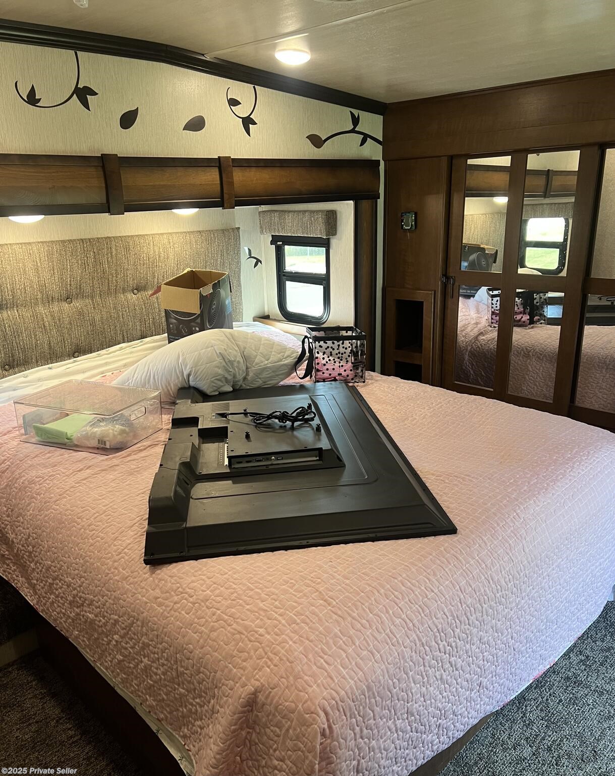 Contact us now about this 2018 Heartland ElkRidge 39MBHS! 2018 ElkRidge 39MBHS by Heartland from For Sale By Owner in Pittsford, New York