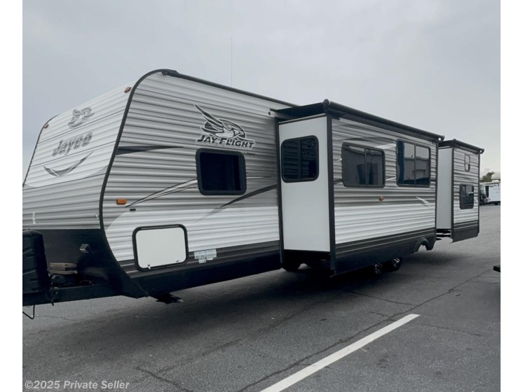 Email now about this 2016 Jayco Jay Flight 32BHDS! Used 2016 Jayco Jay Flight 32BHDS available in Greenville, South Carolina