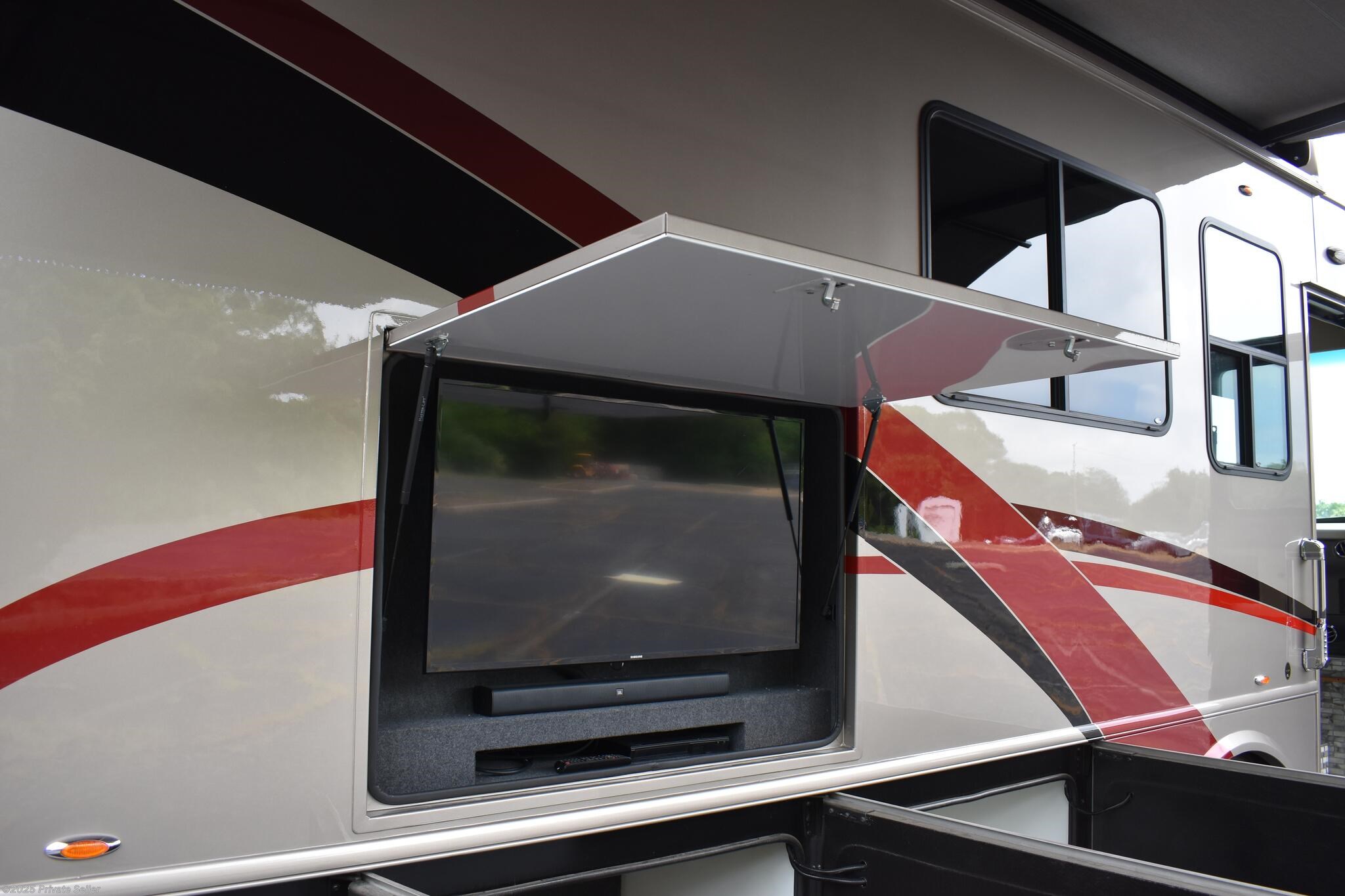 Used 2020 Foretravel IC-37 Bunkhouse available in Islandia, New York