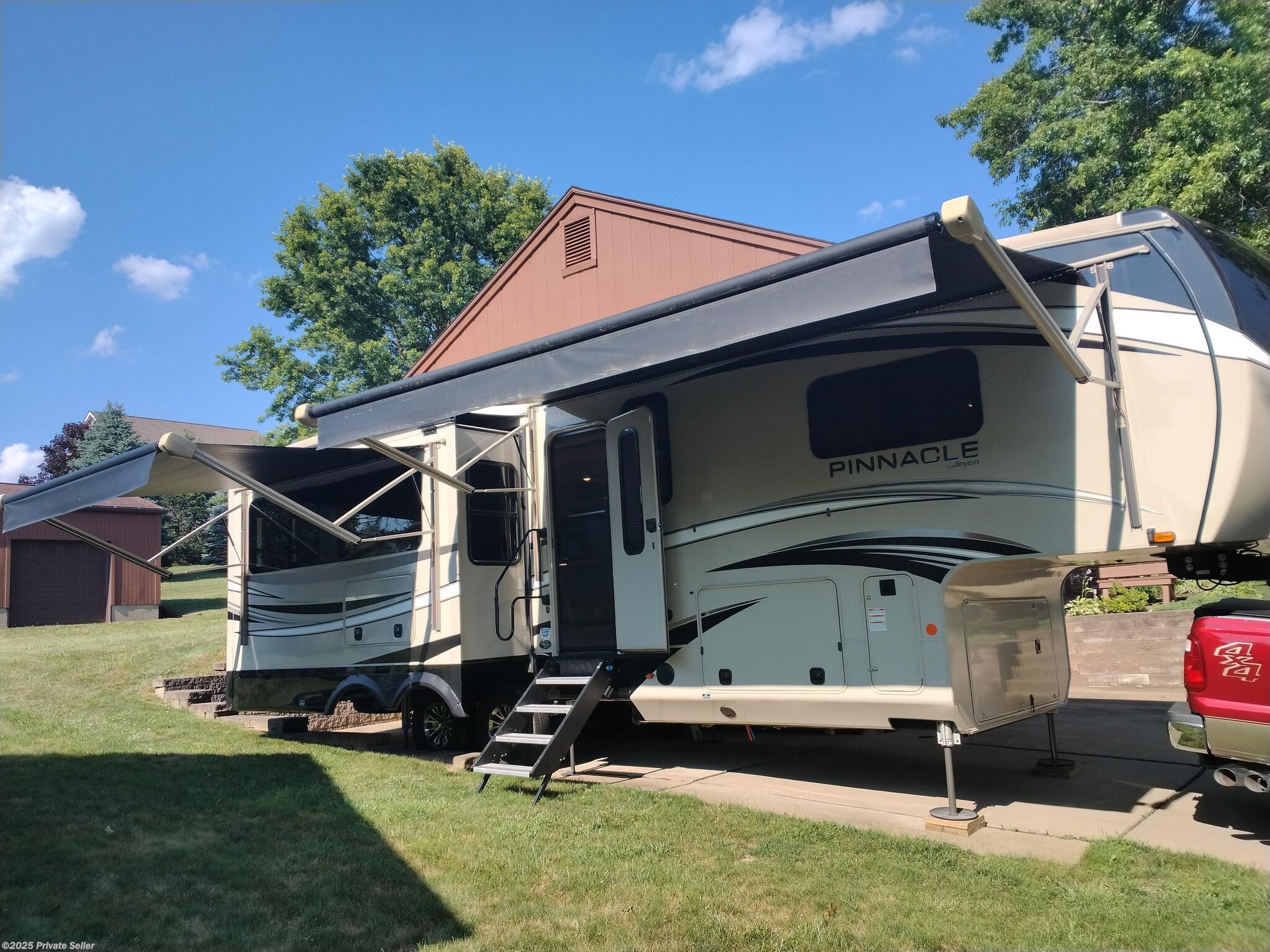 Email now about this 2022 Jayco Pinnacle 32RLTS! Used 2022 Jayco Pinnacle 32RLTS available in Greenville, Pennsylvania
