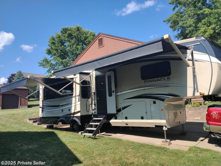 Email now about this 2022 Jayco Pinnacle 32RLTS! Used 2022 Jayco Pinnacle 32RLTS available in Greenville, Pennsylvania