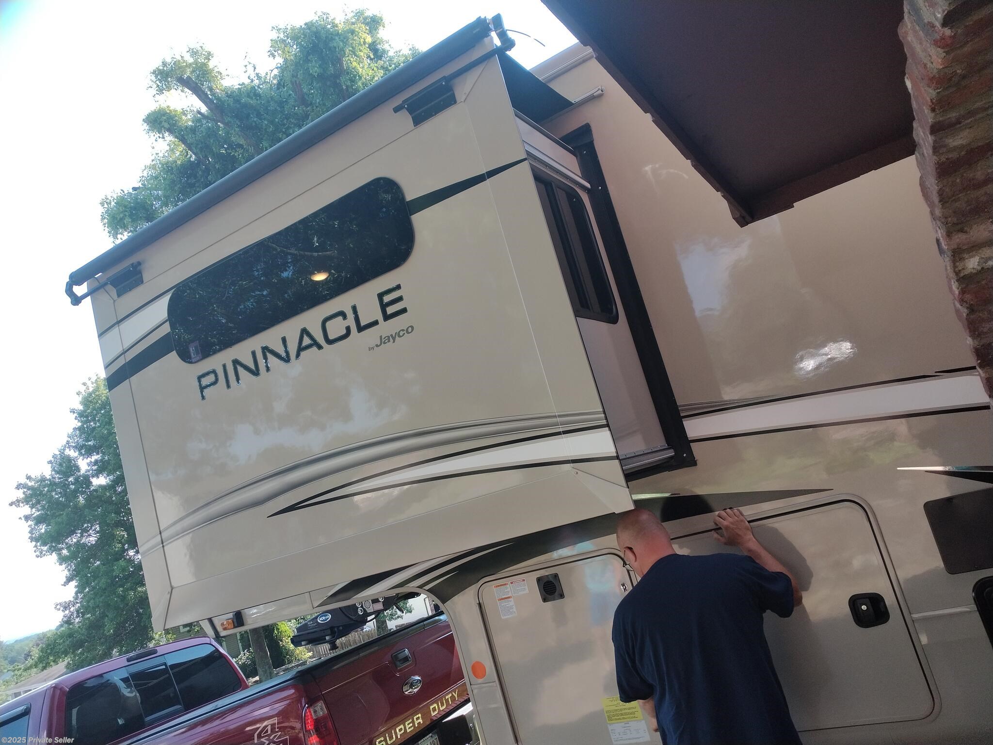 Call now about this 2022 Jayco Pinnacle 32RLTS! 2022 Jayco Pinnacle 32RLTS - Used Fifth Wheel For Sale by For Sale By Owner in Greenville, Pennsylvania