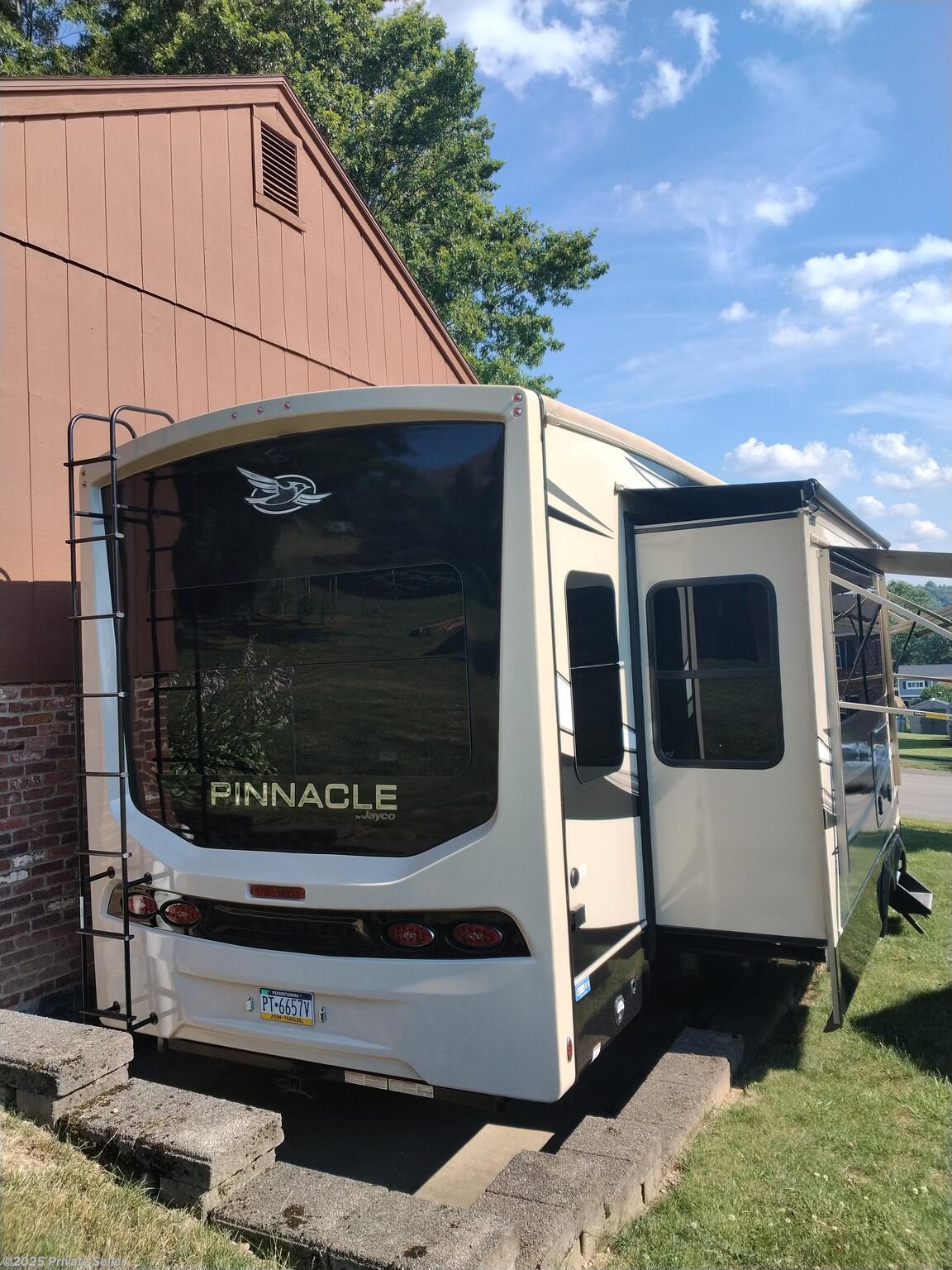 Contact us now about this 2022 Jayco Pinnacle 32RLTS! 2022 Pinnacle 32RLTS by Jayco from For Sale By Owner in Greenville, Pennsylvania