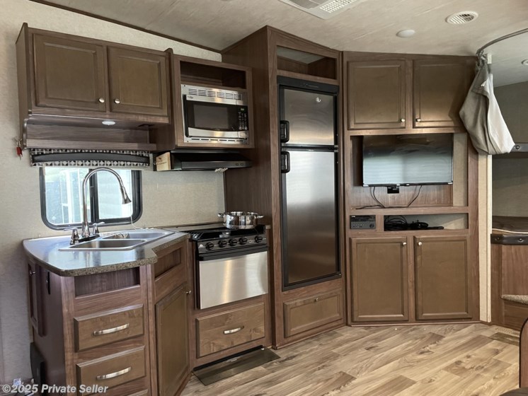 Email now about this 2018 Heartland Pioneer front bed w slide, mid bath, mid living w slide,! Used 2018 Heartland Pioneer front bed w slide, mid bath, mid living w slide, available in Moores Hill, Indiana